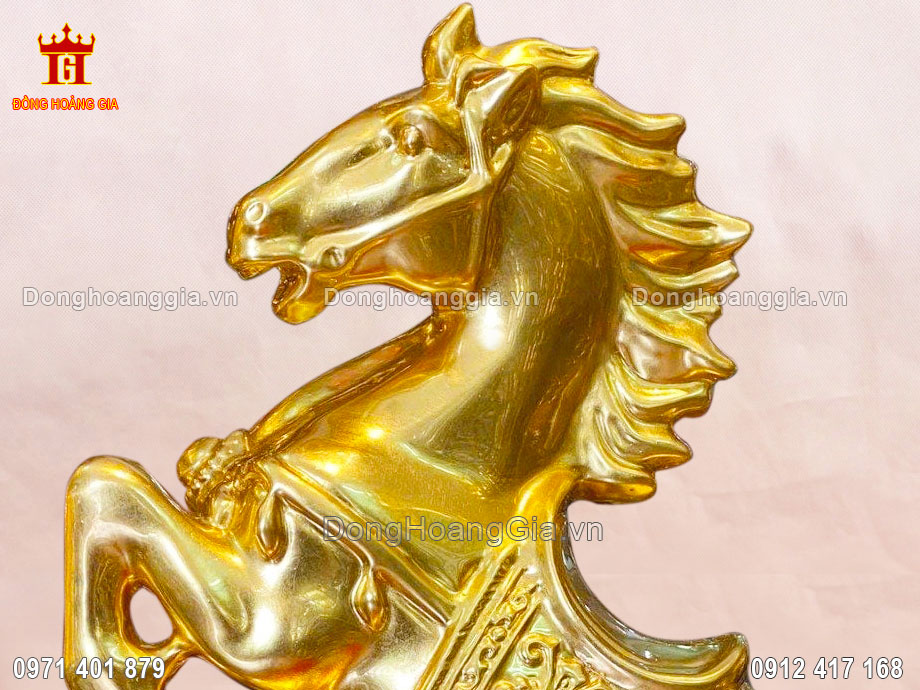 Pho tượng ngựa được đúc hoàn toàn thủ công truyền thống